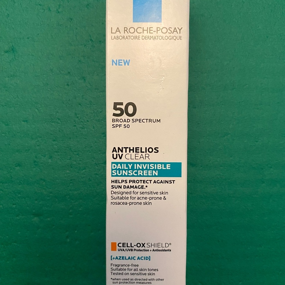 La Roche-Posay Anthelios UV Clear Daily Invisible Sunscreen SPF 50

EXP 11/26